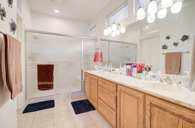 Building Photo - 15567 W Coral Pointe Dr