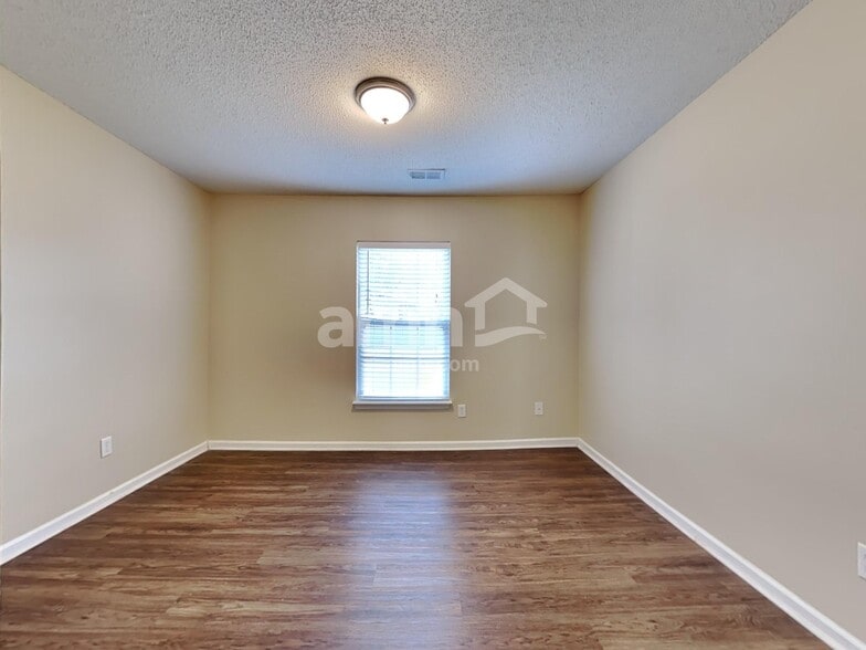 Building Photo - 418 Dovetail Cir