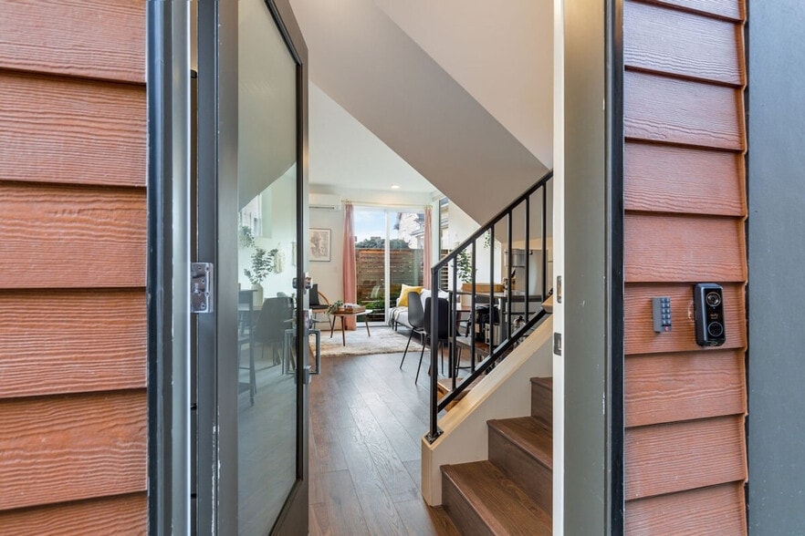 Building Photo - 1112 13th Ave