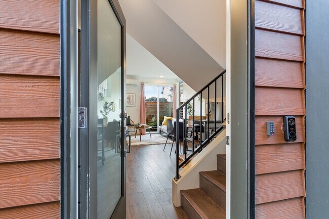 Building Photo - 1112 13th Ave