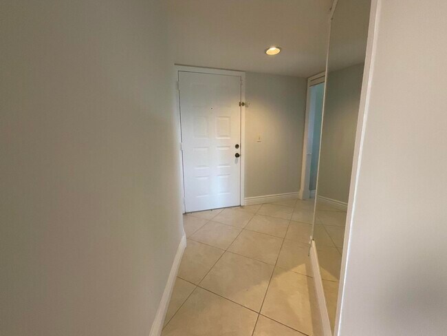 Building Photo - 14475 Strathmore Ln