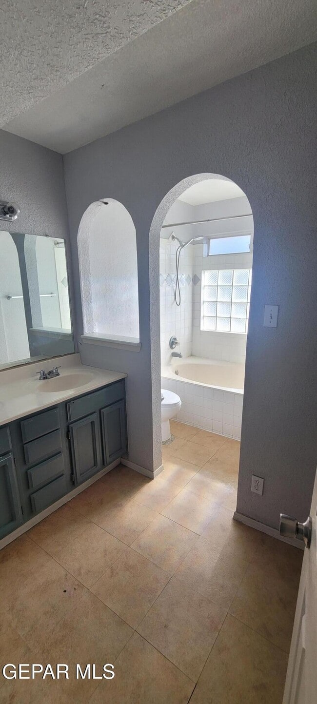 Building Photo - 11855 Stone Castle Dr