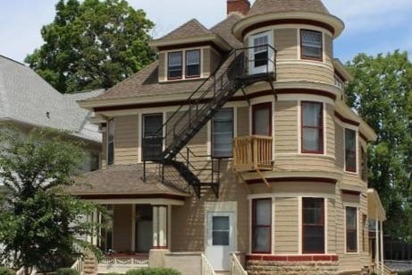 Building Photo - 301 N Pinckney St