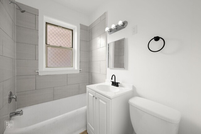 Building Photo - 8051 S Ingleside Ave 934-42 E 81st Chicago, IL 60619