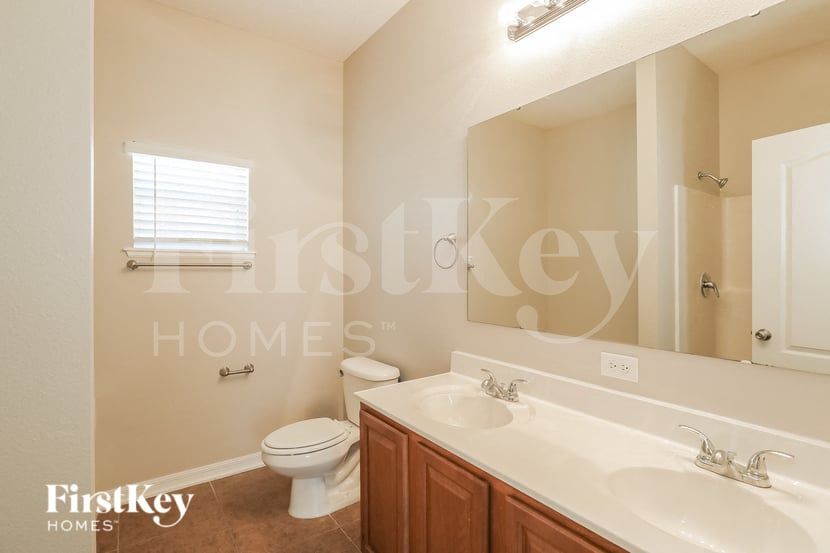 Building Photo - 6 Llobell Pl