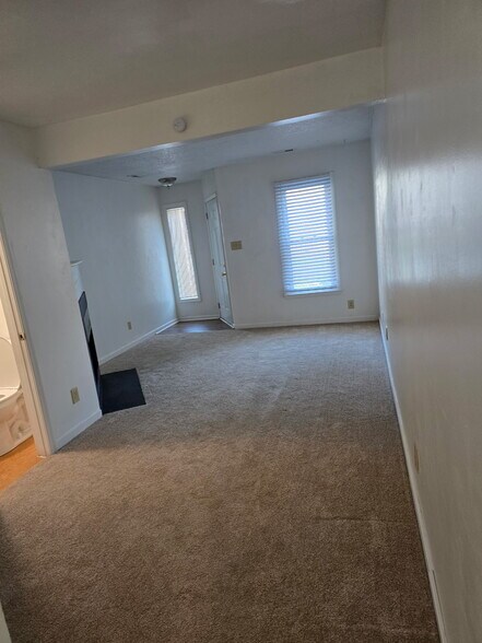 Building Photo - 2062 Elmhurst Ln