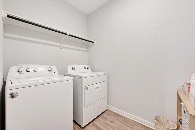 Building Photo - 13309 Silver Blazer Dr