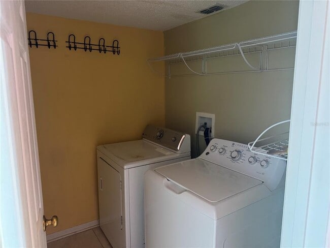 Building Photo - 712 Waxwing Ct