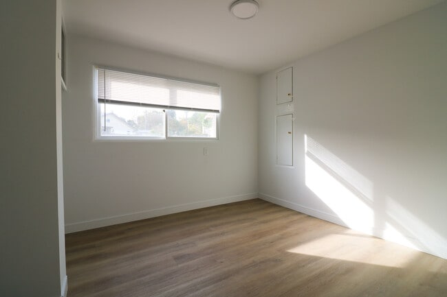 Building Photo - 26205 Oak St