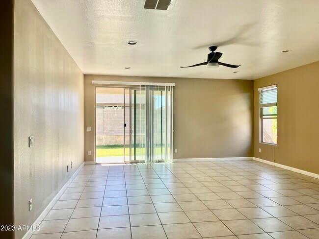 Building Photo - 4117 W South Butte Rd