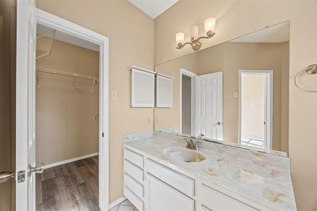 Building Photo - 4800 W Lovers Ln