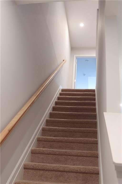 Building Photo - 495 Crown Dr