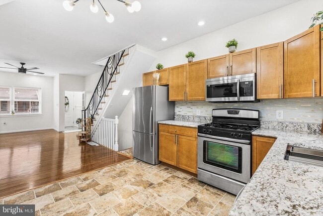 Building Photo - 2335 S Chadwick St