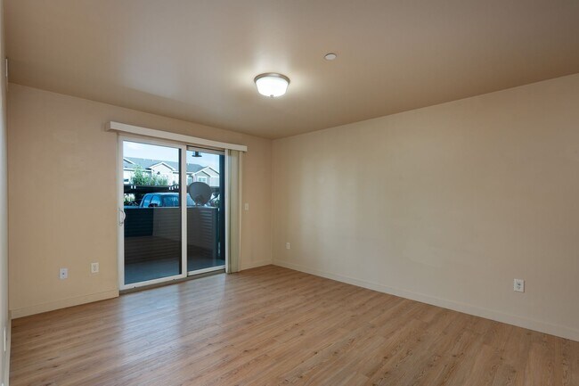 Building Photo - 228 S Cottonwood, Unit #110