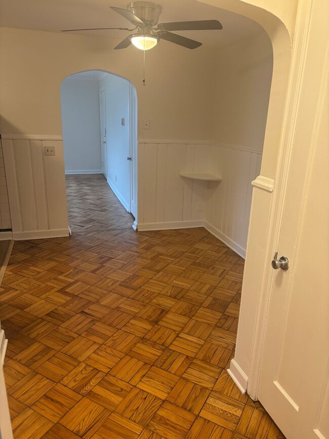 Building Photo - 1820 Losantiville Ave