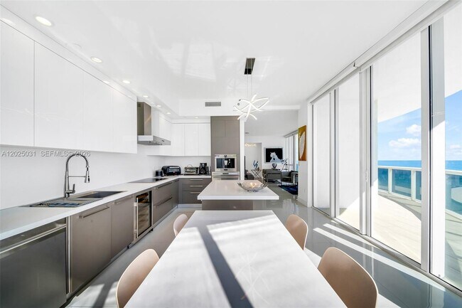 Building Photo - 16001 Collins Ave