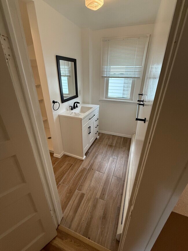 Building Photo - 231 Mansfield Ave