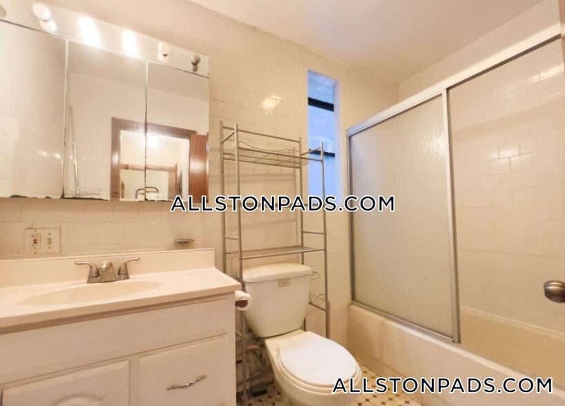 Building Photo - 46 Park Vale Ave