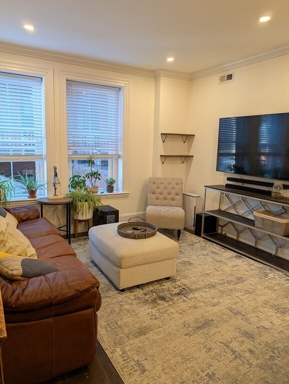 Building Photo - 2A Wellington St