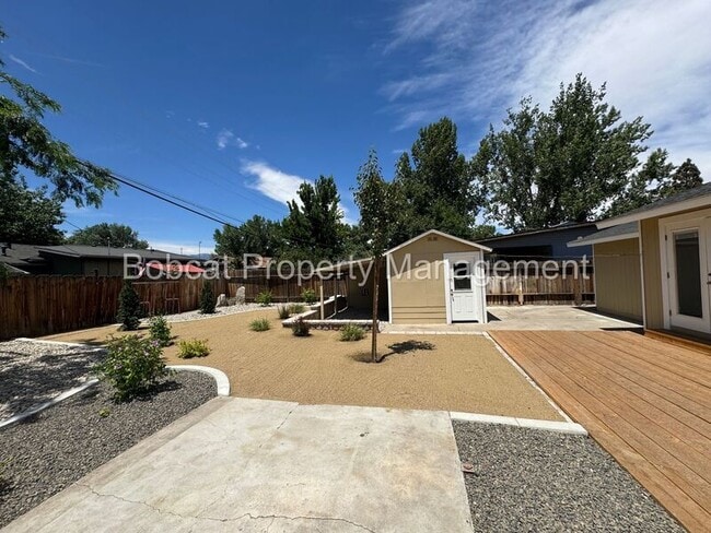 Building Photo - 700 Cottonwood Dr