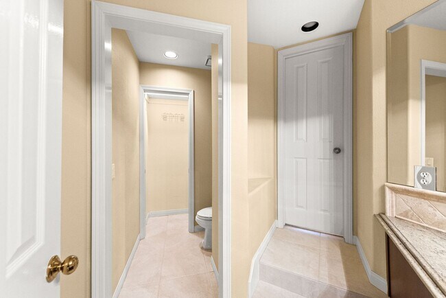Building Photo - 2663 Yellowwood Dr