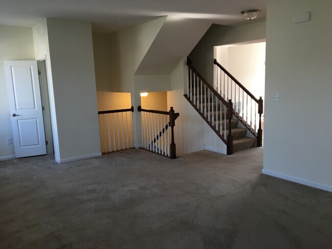 Building Photo - 1210 Madison Ln