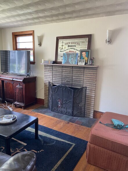 Primary Photo - 15 Hardwick St