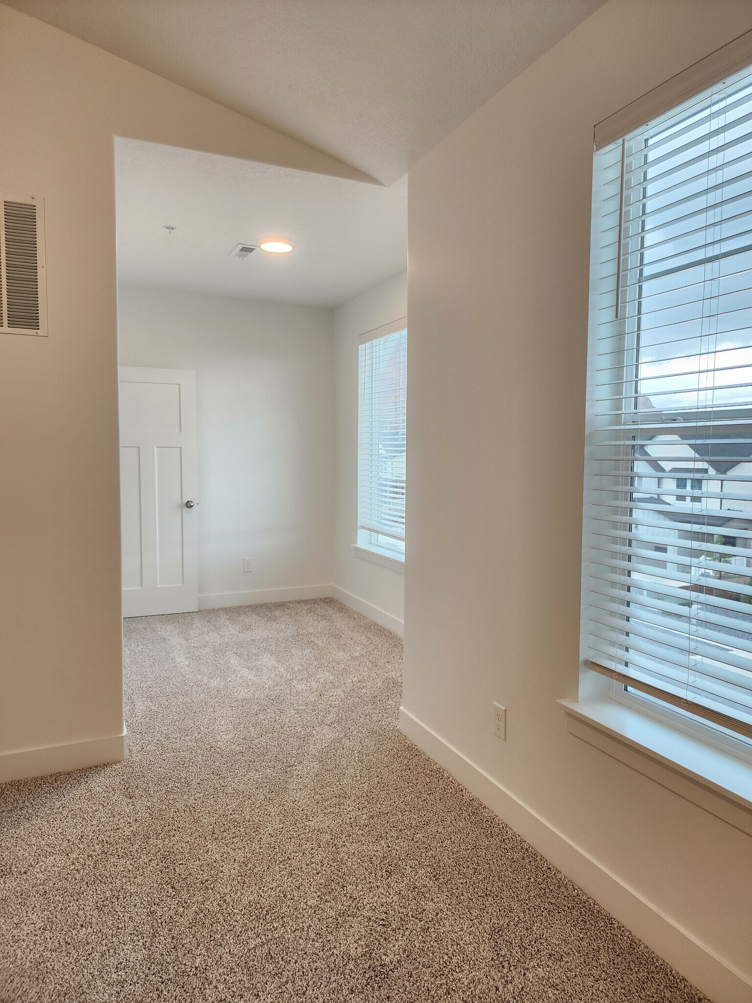 Building Photo - 4735 S Alder Dr