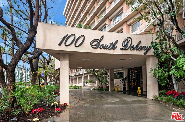 Building Photo - 100 S Doheny Dr