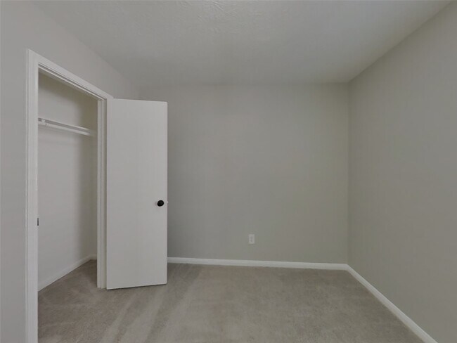 Building Photo - 16229 Summerset Estates Blvd