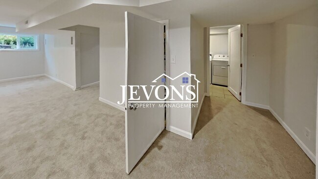 Building Photo - Beautiful single-family home in Seattle