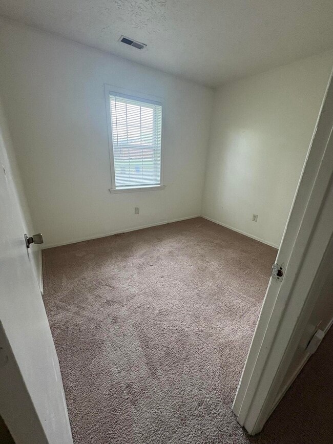 Building Photo - 1280 Ascot Park