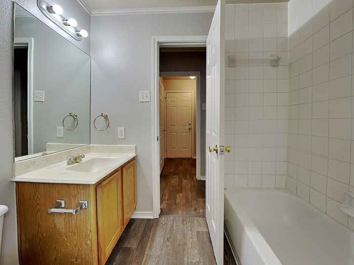 Building Photo - 11825 Hickory Garden Dr