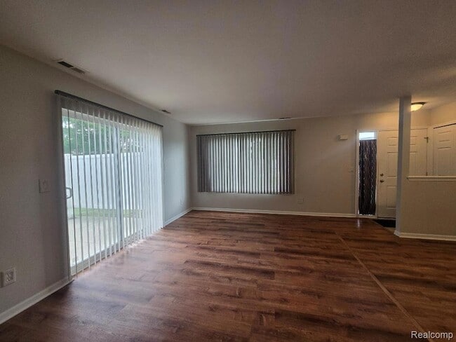 Building Photo - 24015 Fairlane Blvd