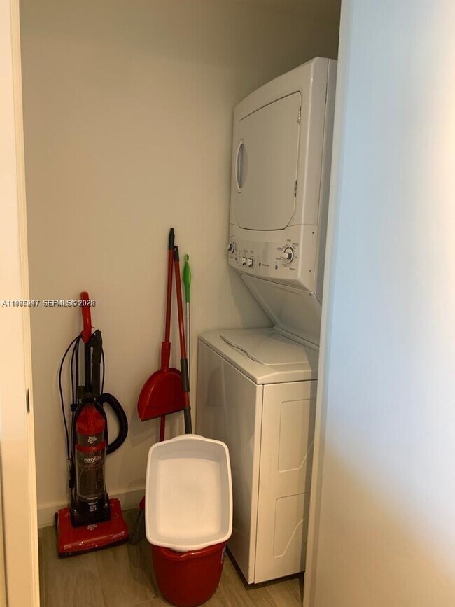 Building Photo - 1100 S Miami Ave