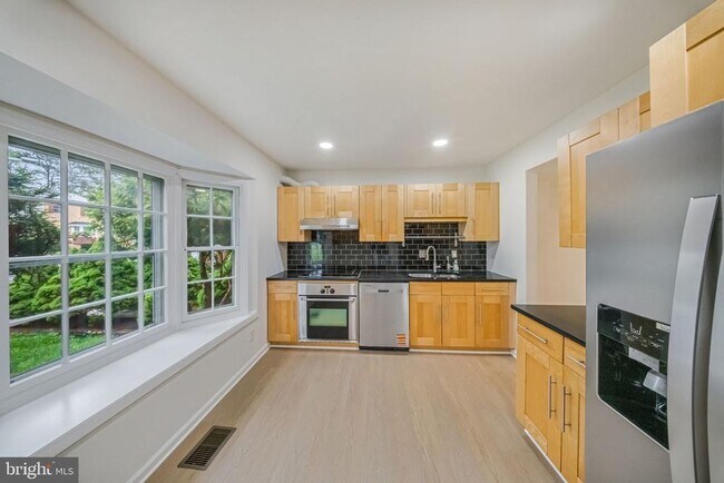 Building Photo - 68 Orchard Dr