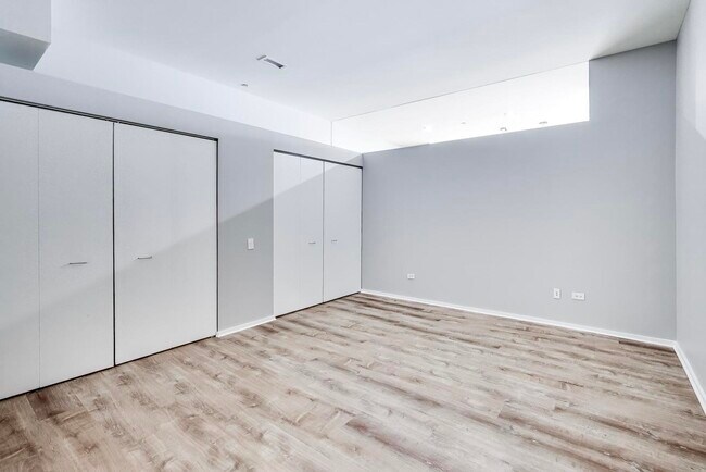 Building Photo - 65 E Monroe St