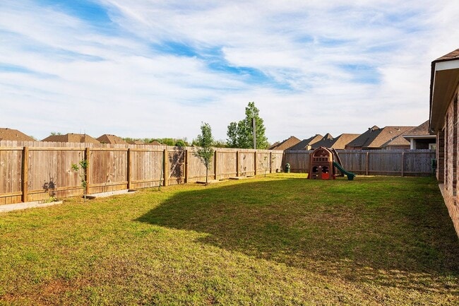 Building Photo - 324 Camelback Dr