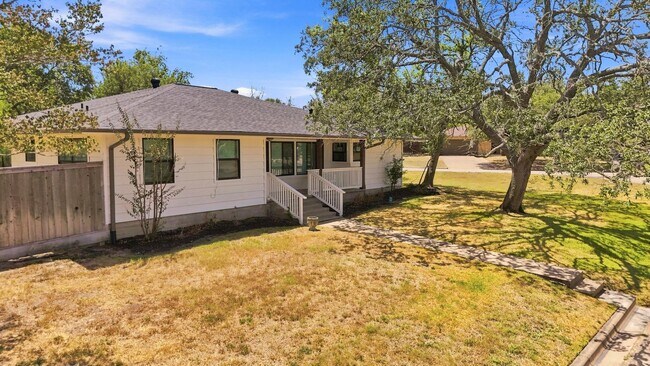 Building Photo - 900 Winding Rd
