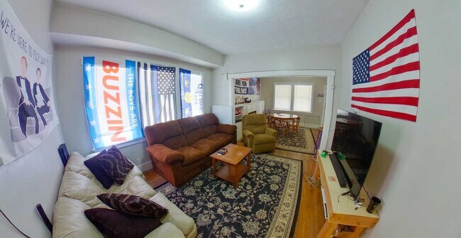 Building Photo - 1120 Thurston St