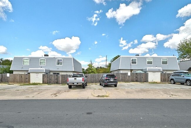 Building Photo - 2206 Mission Hill Dr