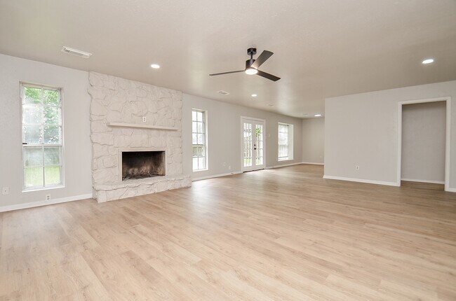 Building Photo - 9903 Bromel Station St