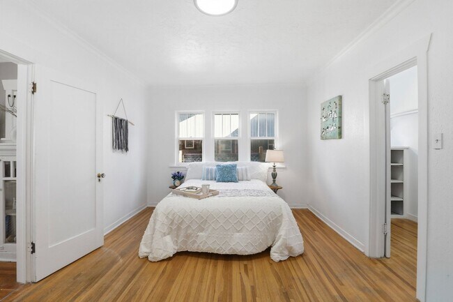 Building Photo - 3402 W Kiernan Ave
