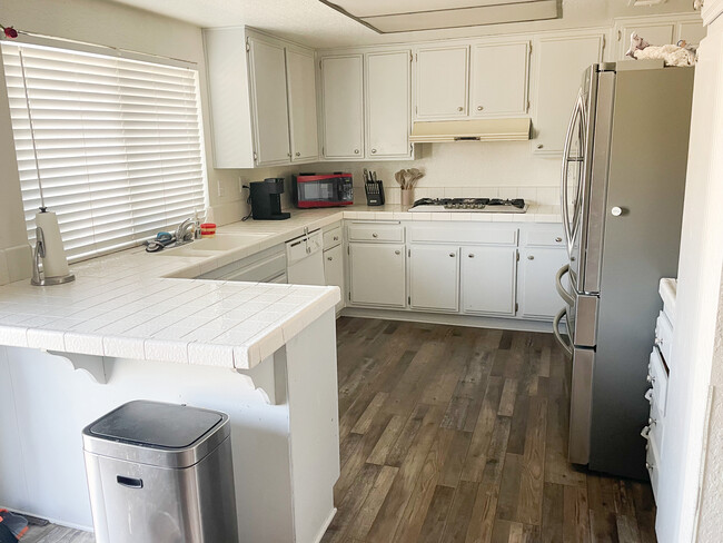 Kitchen window looks into back yard (Fridge is not included) - 25770 Mariposa St