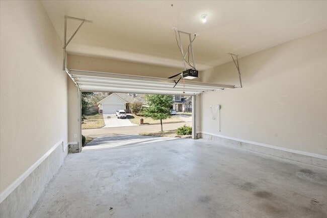 Building Photo - 3411 Country Club Blvd