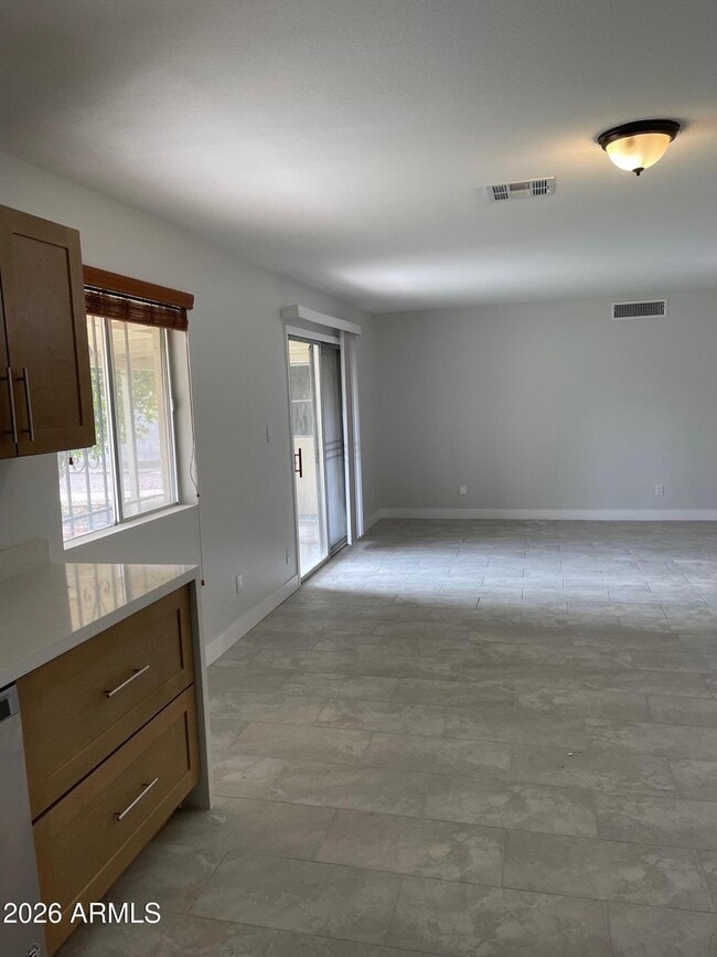 Building Photo - 1915 E Gemini Dr