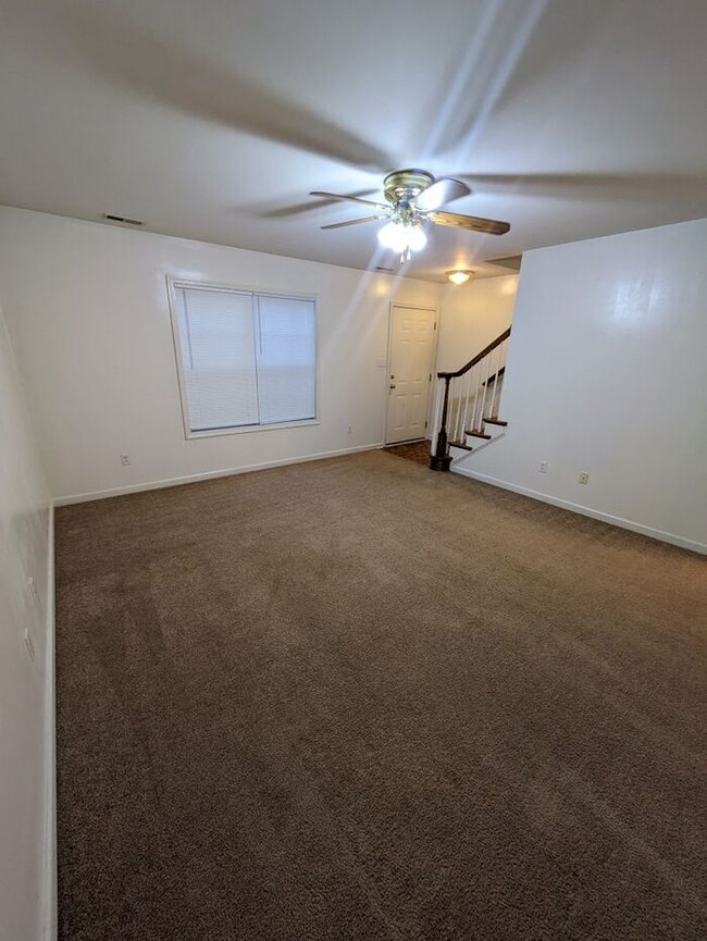 Building Photo - 2BD/1.5BA Townhome At Strawberry Patch Com...