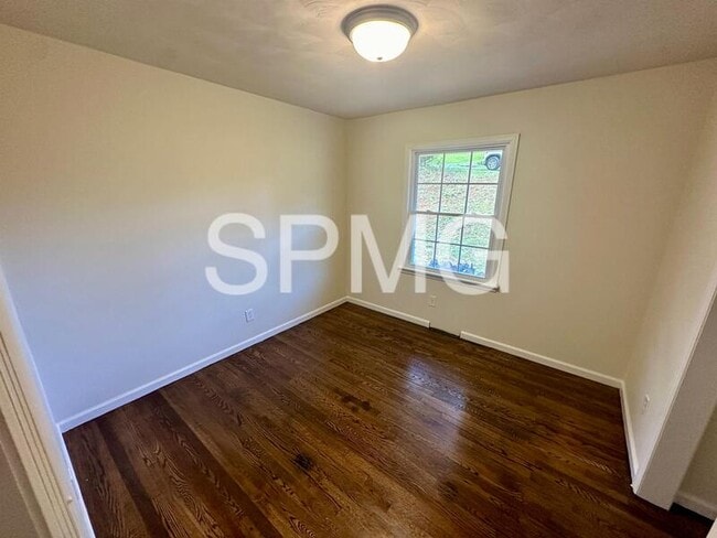 Building Photo - 612 Landfair Dr