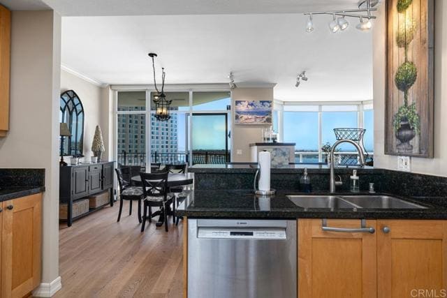 Building Photo - 700 W Harbor Dr