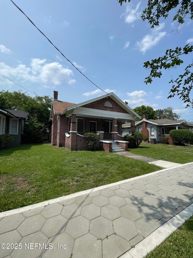 Building Photo - 2137 Dellwood Ave